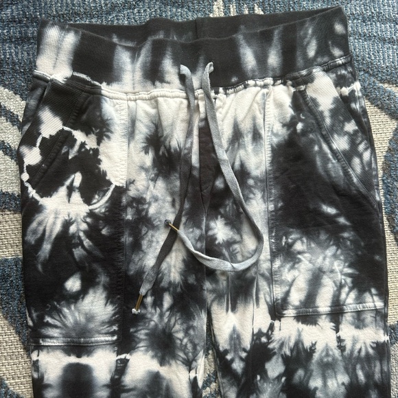 🔥Young Fabulous & Broke Tie Dye Cuffed Joggers - Picture 7 of 9